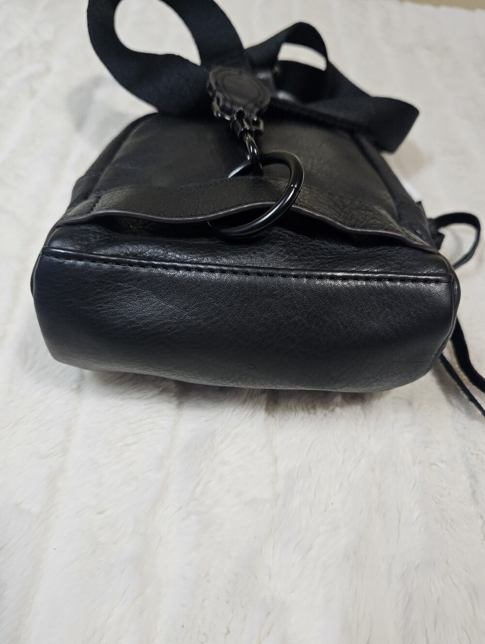 NWT Aimee Kestenberg Black Pebbled Small Crossbody Bag Zip Lined Pockets - Picture 4 of 9
